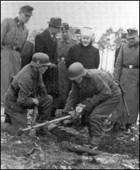 grandmuftiinspectingsstroops.jpg